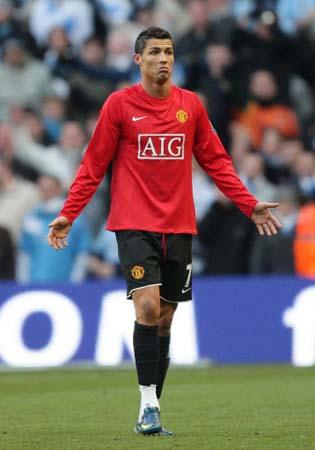 基米希：即便穆西亚拉复出卡尔也会出场，他应该入选德国队（基米希：穆西亚拉回归也不影响卡尔上场，他理应入选德国队）