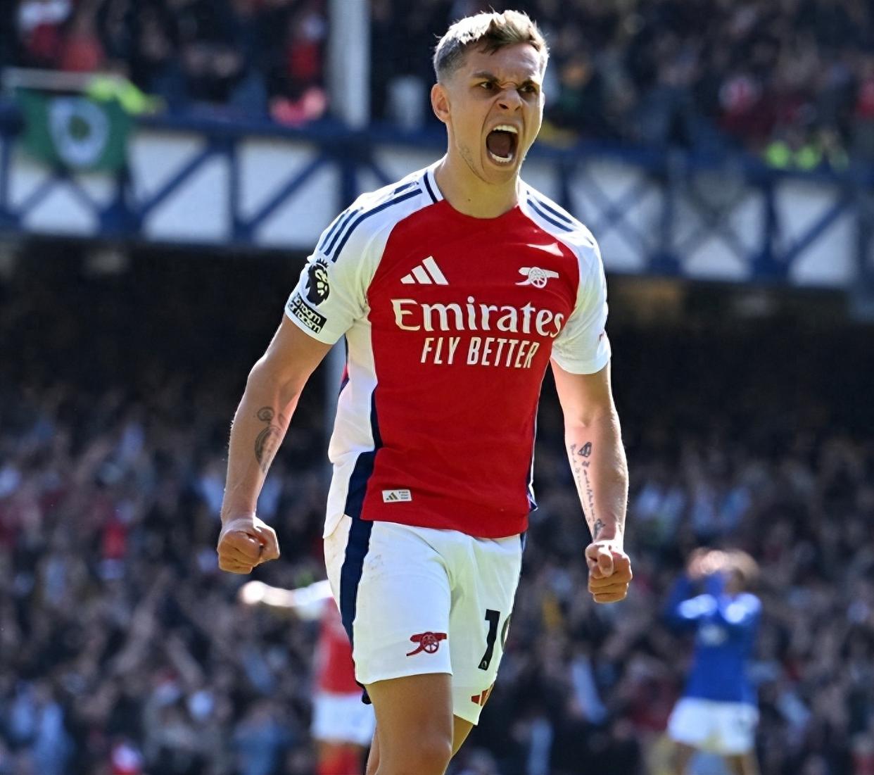 埃芬博格：希望未来乌尔比希成为拜仁一门，目前他是出色替补（埃芬博格：期待乌尔比希未来出任拜仁头号门将，目前他是可靠替补）