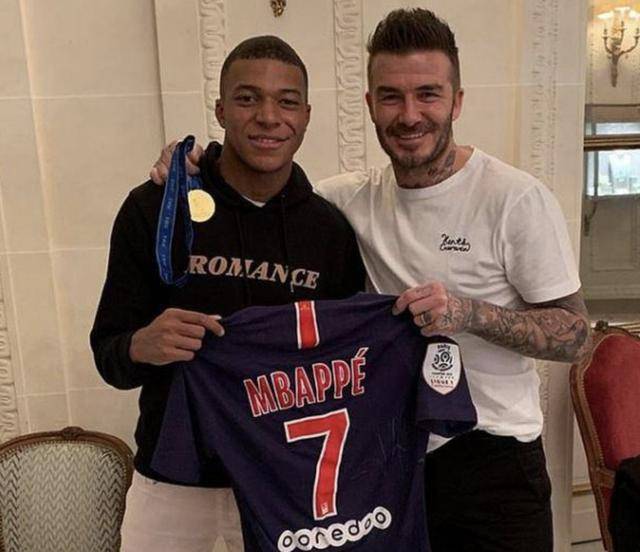 世界最经典的十大足球技巧（盘点全球最经典的十大足球绝技）