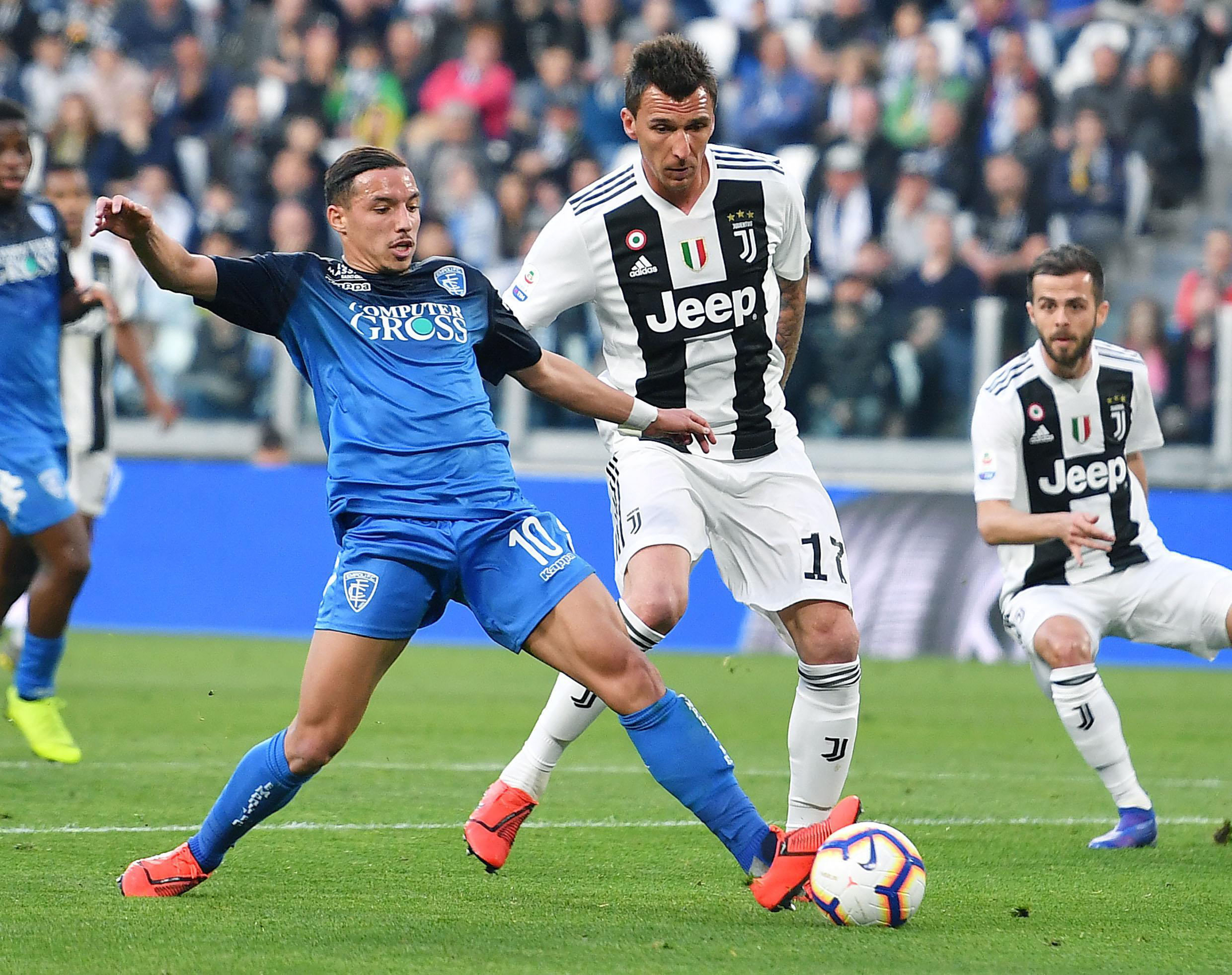 篮球NBA球员合约细节曝光，引发讨论（NBA球员合同细节流出，掀起热议）