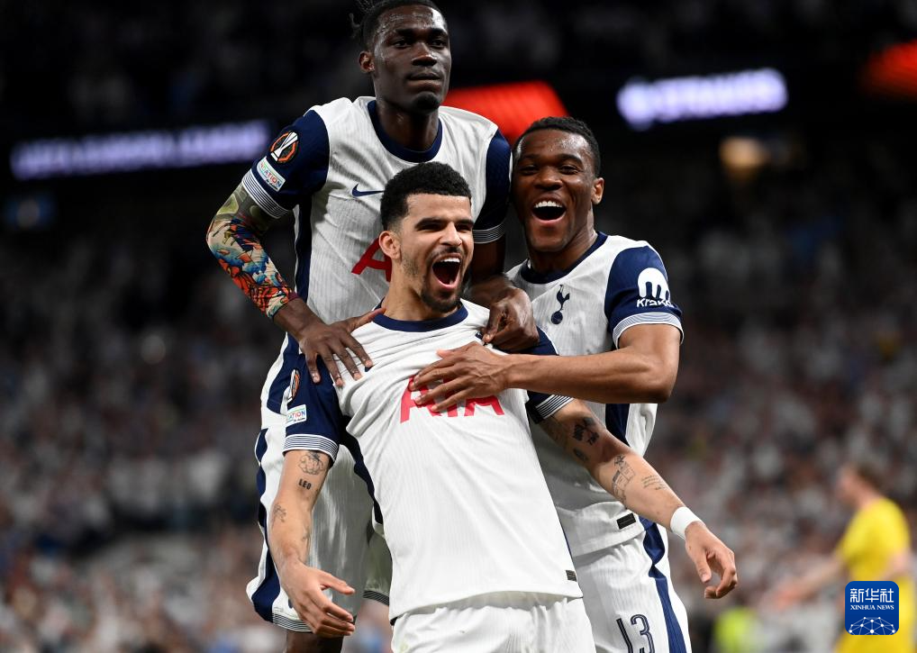 在重庆铜梁备战期间，U16国足参观了邱少云烈士纪念馆（U16国足重庆铜梁备战之余参访邱少云烈士纪念馆）