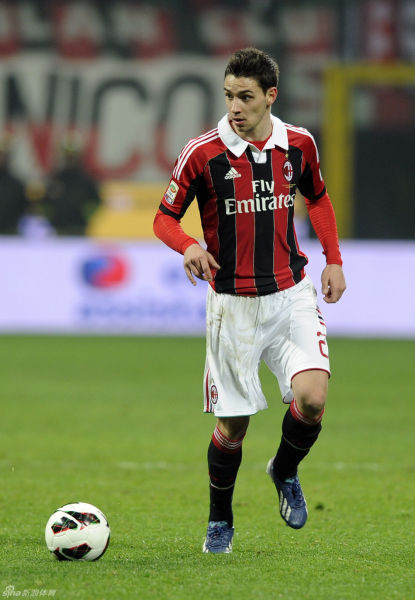 球星再度超神发挥（巨星再度神勇爆发）