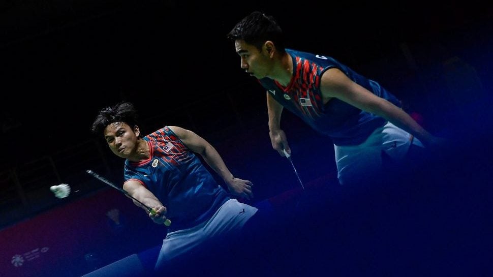 每体：阿根廷队在西班牙集训，球迷热情高涨只为一睹梅西风采（每体：阿根廷队西班牙备训，球迷蜂拥而至只为目睹梅西）