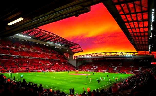 每体：拉菲尼亚今天回俱乐部康复训练，预计不会立即开始合练（每体：拉菲尼亚今日返队进行康复，短期内不参加合练）