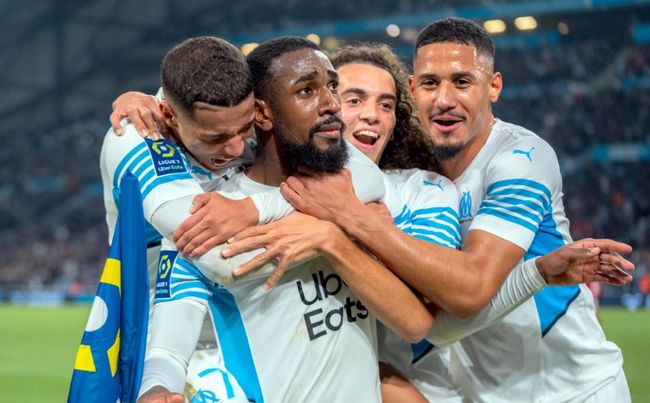 澳超半场：克莱因远射中柱，阿德莱德联暂0-0布里斯班狮吼（澳超半场：克莱因远射中框，阿德莱德联与布里斯班狮吼0-0僵持）