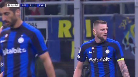 库里三分雨再现，对手毫无办法（库里再掀三分风暴，对手束手无策）