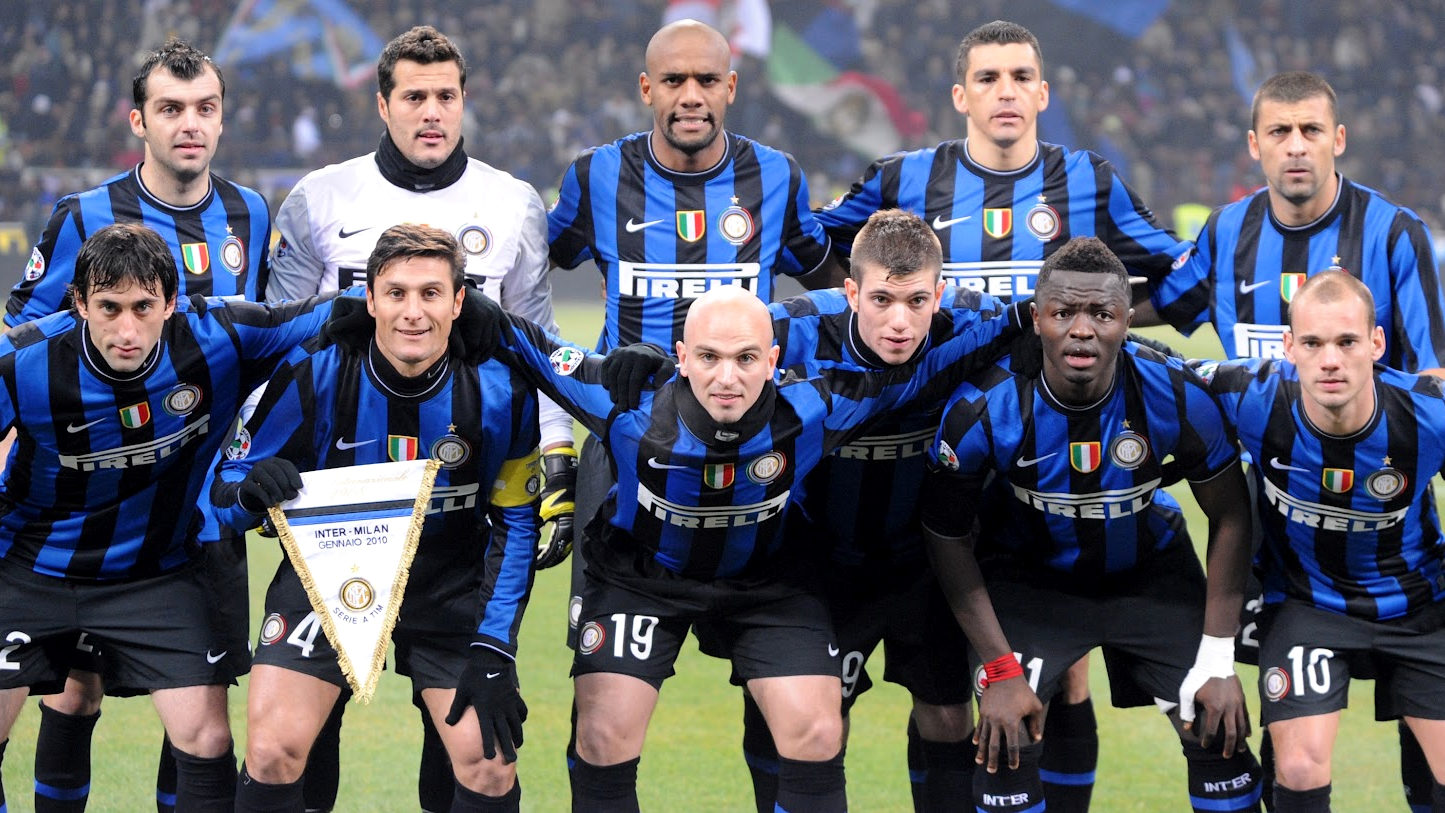 球星赛后把奖杯给队友，太暖心（球星赛后将奖杯赠予队友，暖心一幕）