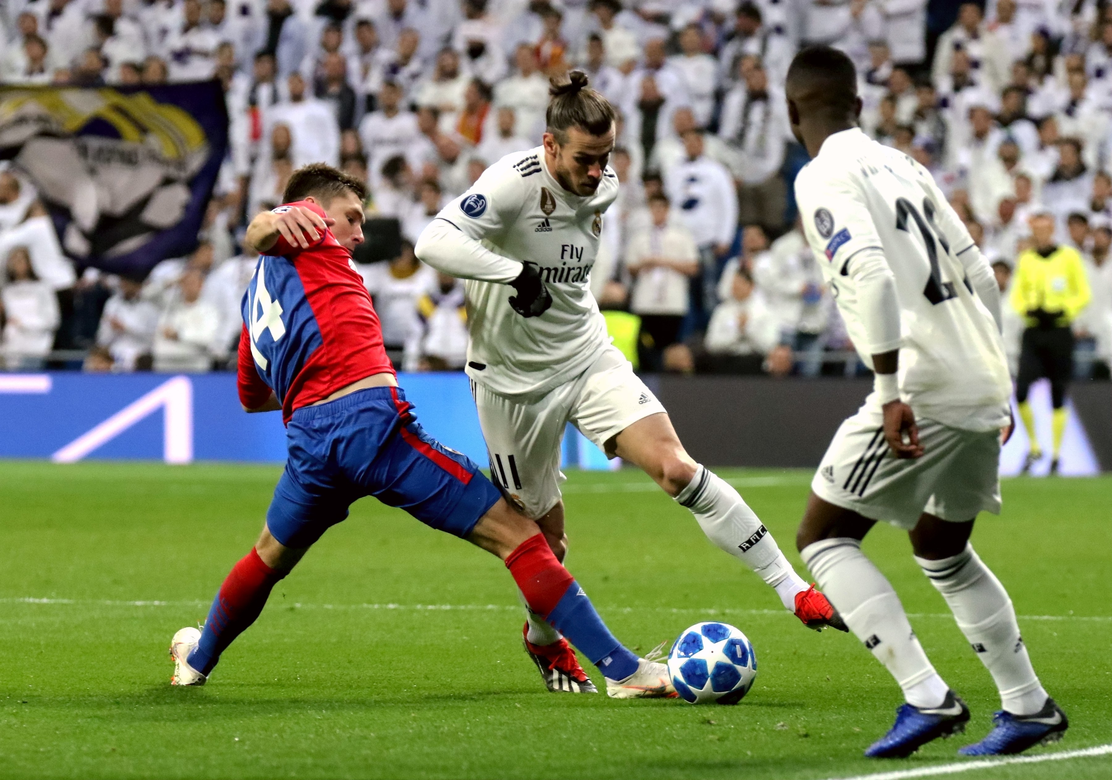 国家队征召！感谢邵佳一指导为青岛足球书写的精彩篇章（国家队召唤！致敬邵佳一指导为青岛足球写下的辉煌篇章）