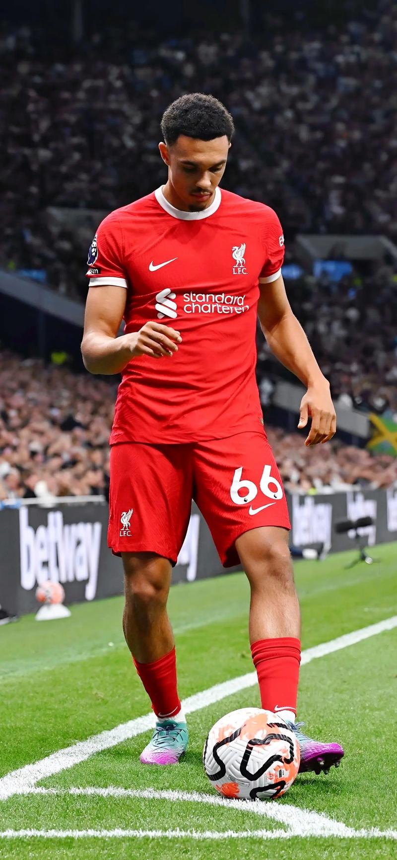 韩媒：全北现代外籍助教涉嫌“拉眼角”种族歧视韩国裁判（韩媒：全北现代外籍助教被指对韩国裁判做出拉眼角歧视手势）