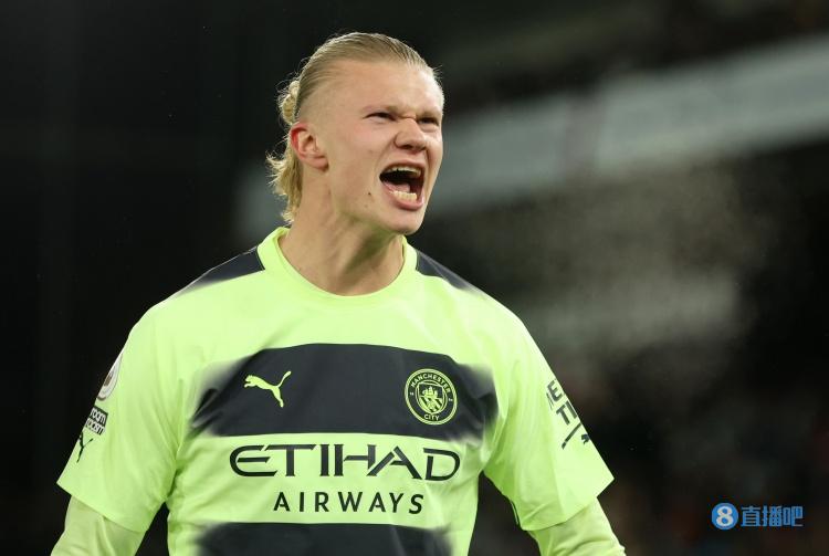 记者：奥斯卡身边人认为他没法继续踢球了，他在体能测试时突感不适（记者：奥斯卡体能测试突感不适，身边人称其恐难再继续踢球）