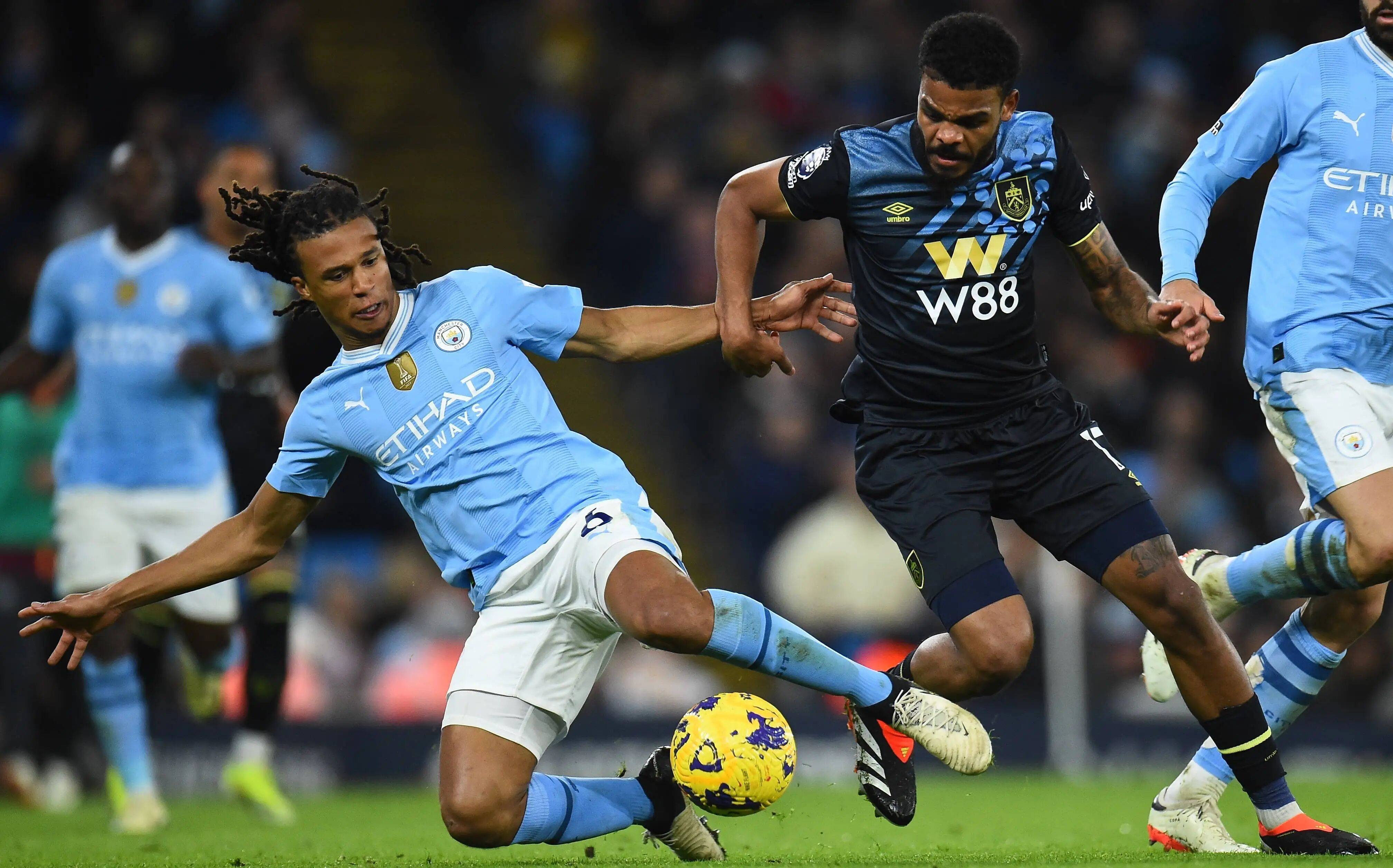 利兹联在英超第14轮主场3-1战胜切尔西，田中碧首球+勒温破门，结束连败并跳出降级区。（英超第14轮：利兹联主场3-1击败切尔西，田中碧收获首球、勒温破门，止连败并逃离降级区）