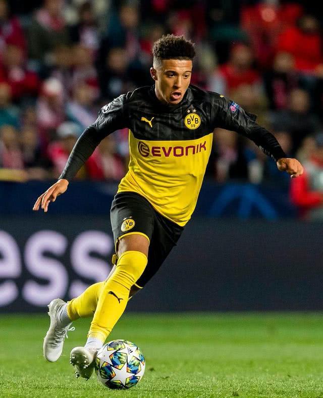 中国足协新规影响中超亚冠竞争，女足面临资金压力，外援政策收紧，挑战加剧。（足协新政波及中超亚冠竞争，女足资金承压，外援趋严，挑战升级）