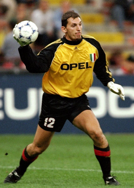 意甲出场数最多的亚洲球员11人阵容：长友佑都、中田英寿领衔（意甲亚洲球员累计出场最多11人阵容：长友佑都、中田英寿领衔）