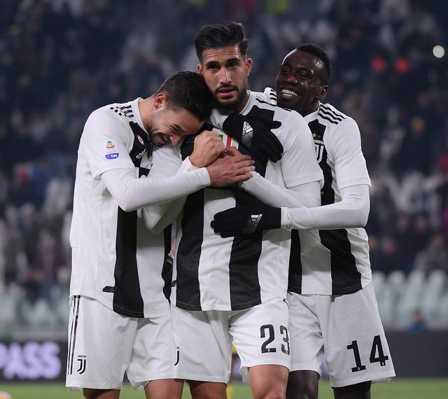 欧冠赛场精彩瞬间：皇马主场2-0取胜,（欧冠高光时刻：皇马主场2-0告捷）