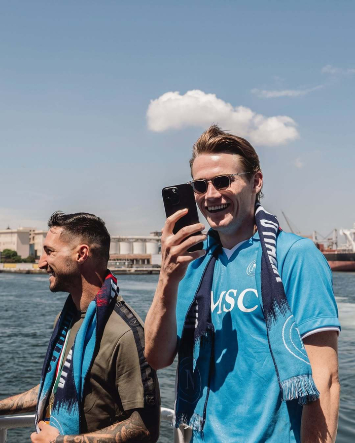 巴萨严打黄牛，追捕323起法兰克福球迷转售案件！（巴萨重拳整治黄牛，追查法兰克福球迷323起转售案）