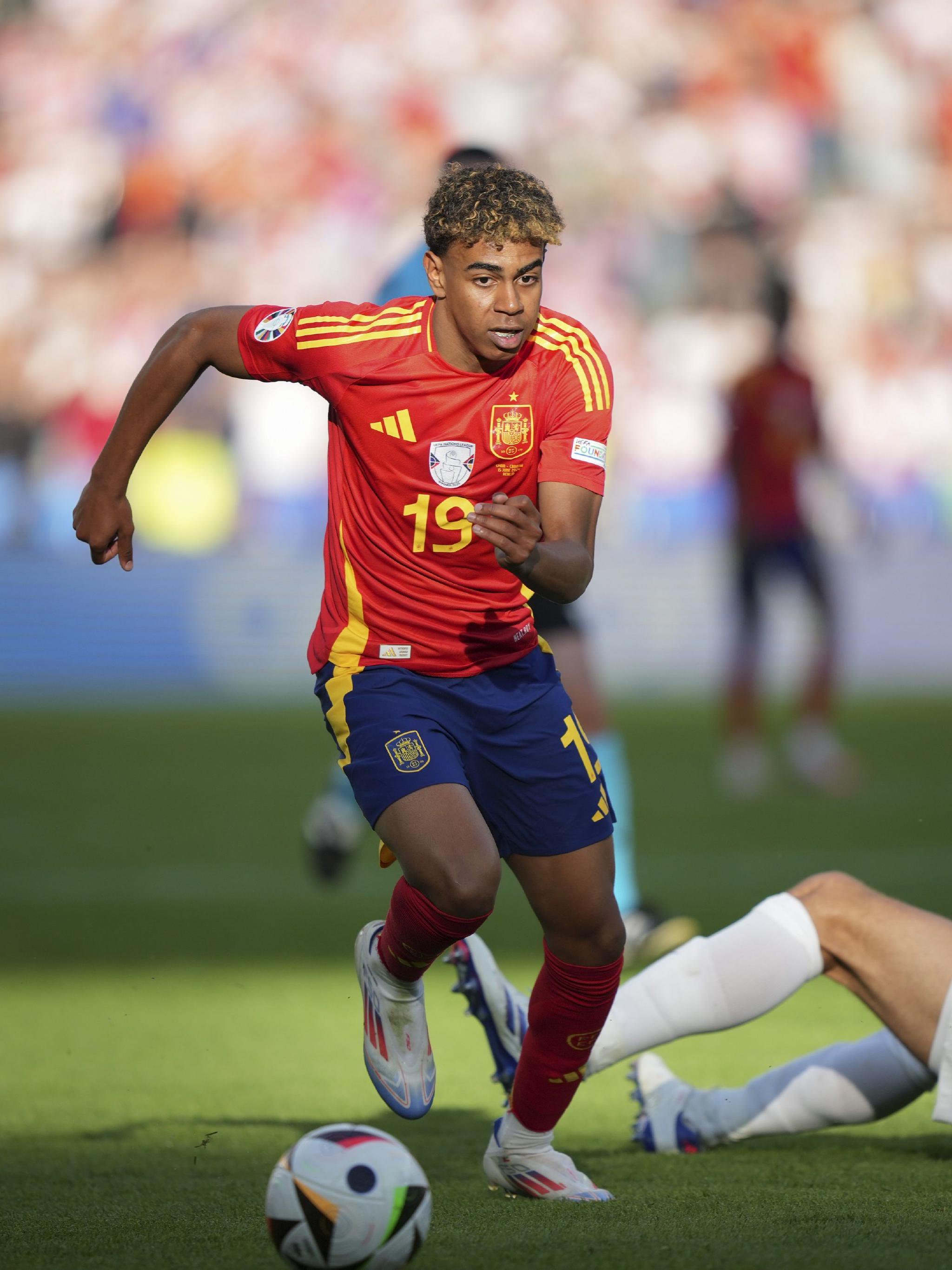 范佩西：温格是我的足球教父；弗格森的管理能力让人惊叹（范佩西：温格是我足球生涯的导师，弗格森的管理才华令人叹服）