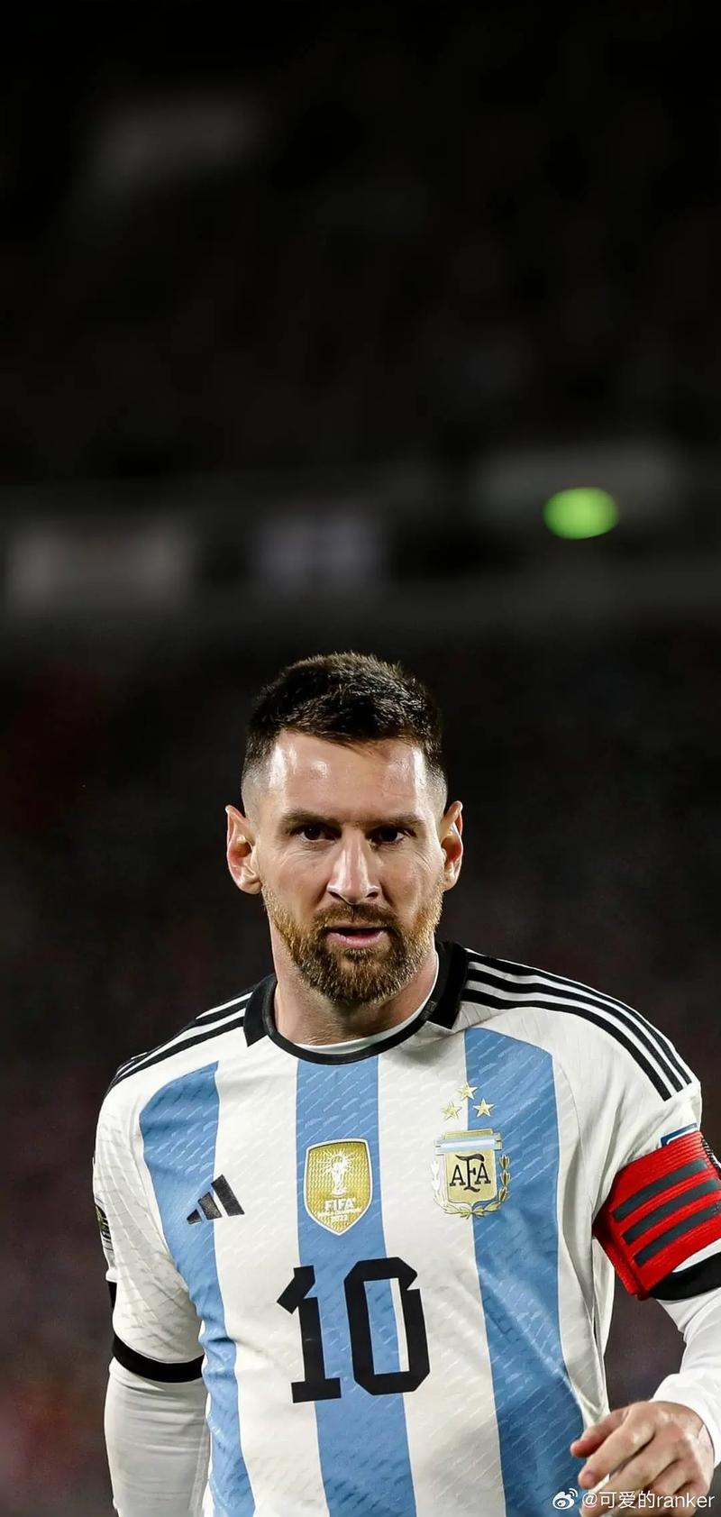 半场：奥格斯堡2-0勒沃库森，吉安努利斯传射，安东-卡德破门（半场战报：奥格斯堡2-0领先勒沃库森，吉安努利斯传射建功，安东-卡德破门）